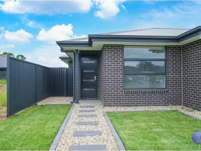 New 2 BR 16a Macquarie Place, Tahmoor Townhouse for rent List.