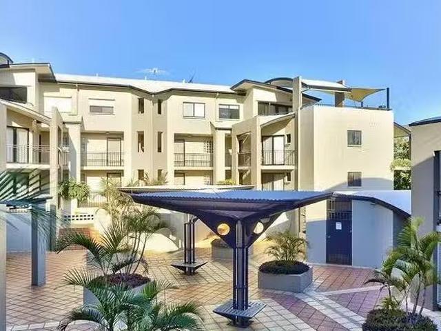 Deal! 2 BR 17/13 Vectis Street, Norman Park, QLD 4170