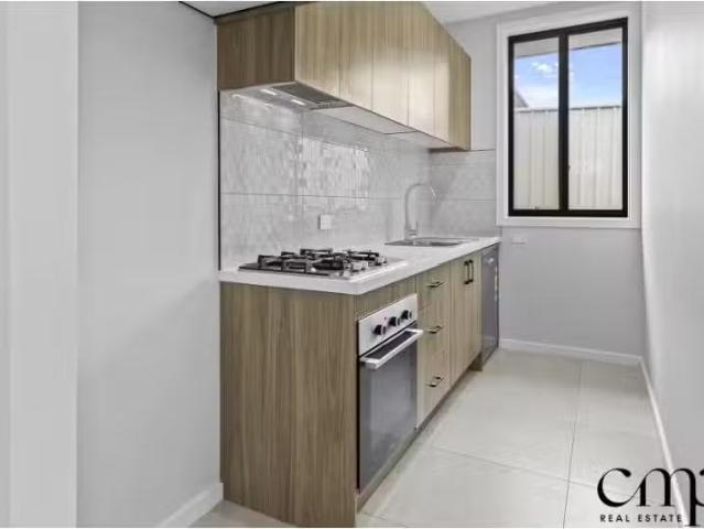 Deal! 2 BR 17A Claypole Street, AMBARVALE Apartment for rent.