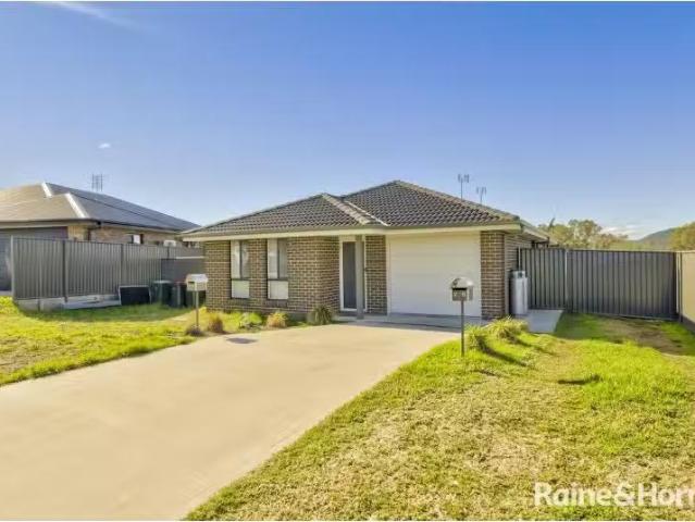 Just in! 2 BR 1/8 Cliffdale Place, KOOTINGAL Townhouse for ren.