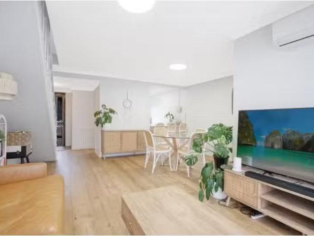 Nice 2 BR 1/8 Lobelia Close, Metford Townhouse for rent Liste.