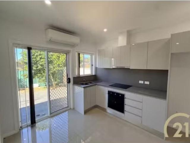 Deal! 2 BR 18A Mimosa Road, Bossley Park House for rent Liste.