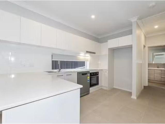 Cozy 2 BR 199A Evan Street, South Penrith House for rent List.
