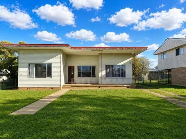 For Rent! 2 BR 19 Boheena Street, Narrabri House for rent Lis.