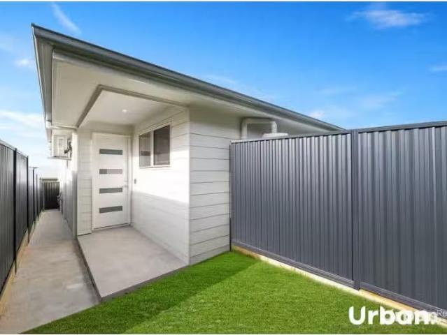 Just in! 2 BR 19a Strathmore lane, TAHMOOR House for rent Lis.