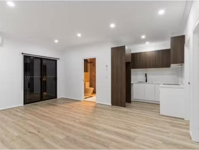 Deal! 2 BR 1a Violenta Way, ROSEMEADOW Apartment for rent Lis.