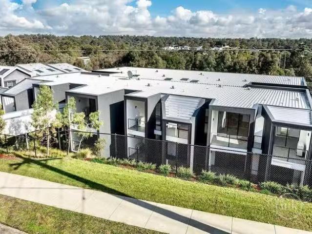 Deal! 2 BR 205/64 Bridge Street, Eltham, VIC 3095