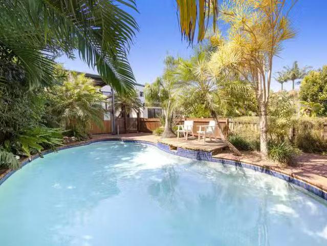 Deal! 2 BR 202 Centenary Heights Road, Coolum Beach, QLD 4573