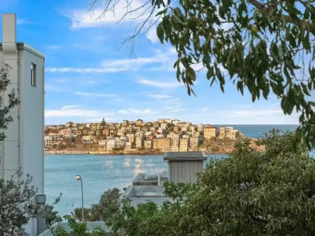 For Rent! 2 BR 2/15 Francis Street, Bondi Beach Apartment for.