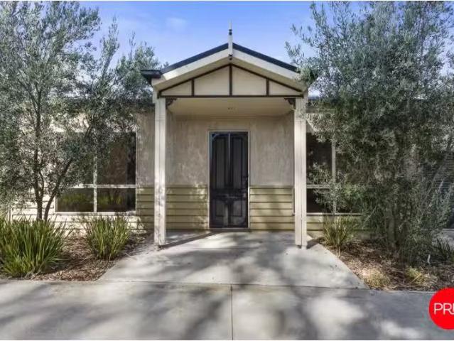 Cheap 2 BR 2/16 Mc Lachlan Street, GOLDEN SQUARE House for ren.