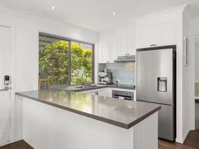 Nice 2 BR 2/123 Nobby Parade, Miami, QLD 4220