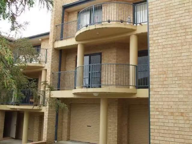 Cozy 2 BR 21/29 Central Coast Highway, West Gosford Apartment.