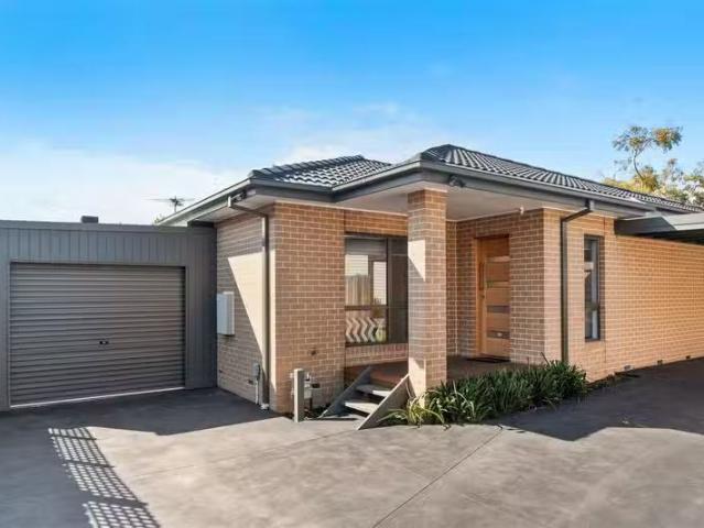 Unique 2 BR 2/13 Summit Road, FRANKSTON, VIC 3199 Unit for R.