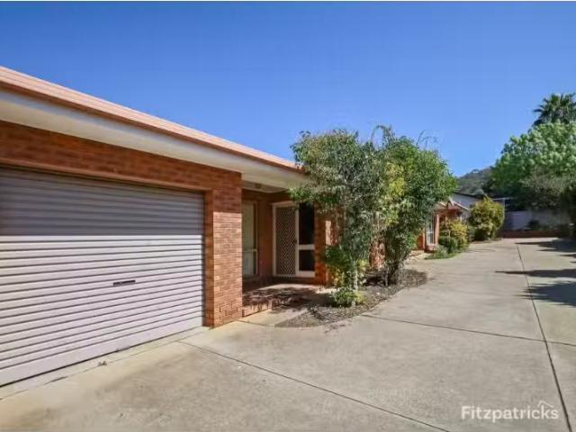 Deal! 2 BR 2/28 Kenneally Street, Kooringal Apartment for rent.