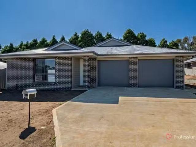 Charming 2 BR 2/20 Frizell Crescent, Armidale, NSW 2350