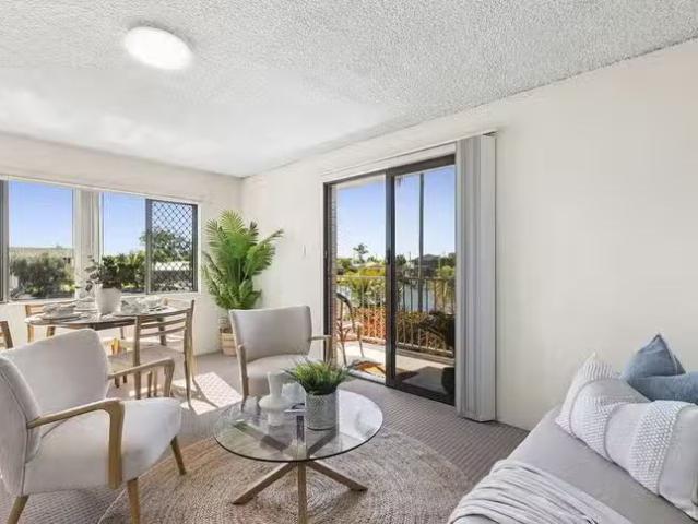 Just in! 2 BR 2/22 Pangarinda Place, Mooloolaba, QLD 4557