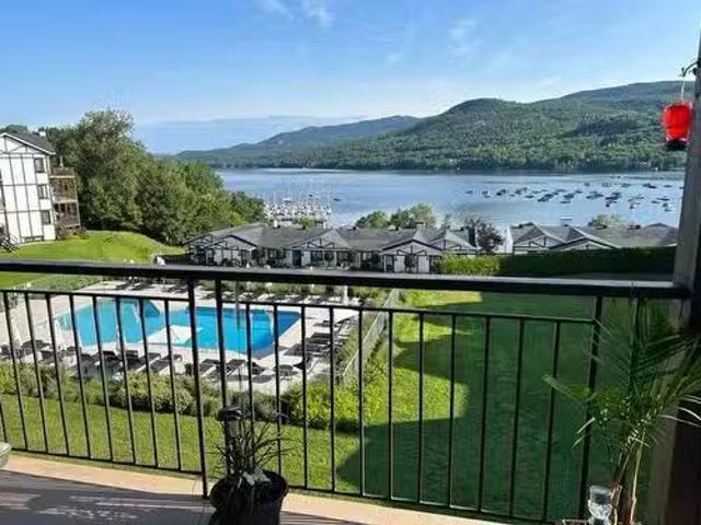 Nice 2 BR 2231 128 Rue Pinoteau, Mont Tremblant, QC, J8E 1G2.