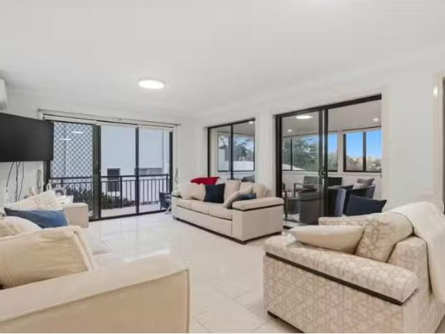 Just in! 2 BR 2/23 Auld Street, Terrigal Apartment for rent L.