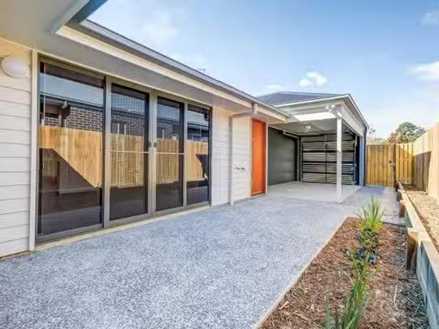 Unique 2 BR 2/35 Bloomfield Avenue, PARK RIDGE, QLD 4125 Hou.