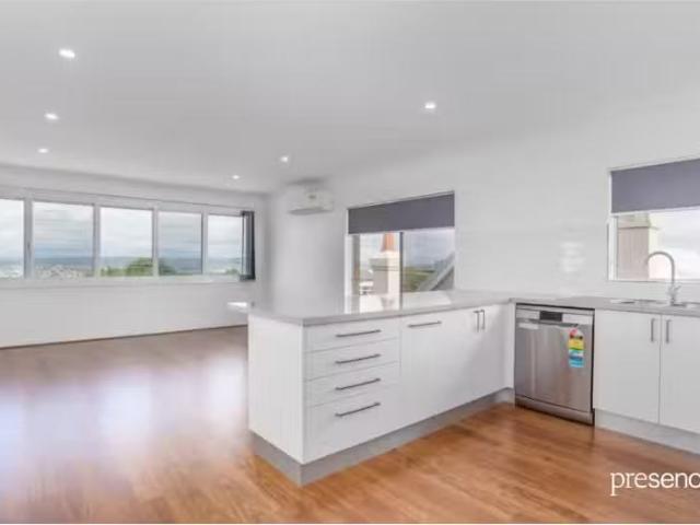 Nice 2 BR 2/31 High Street, THE HILL Apartment for rent Liste.