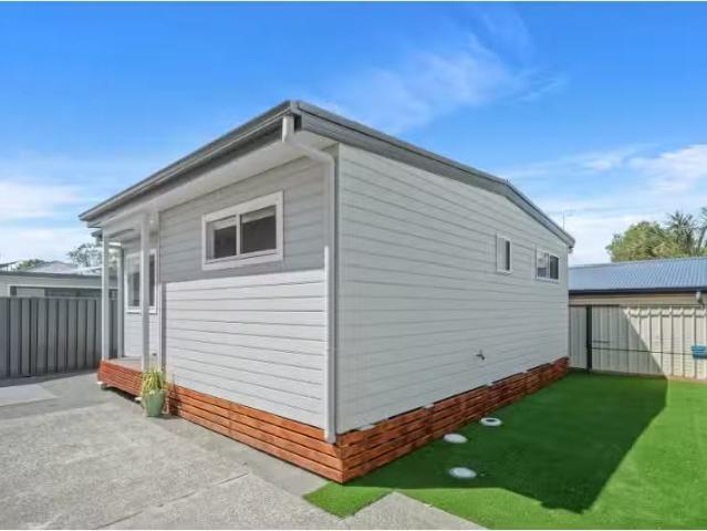 Rental! 2 BR 243A Ocean Beach Road, Woy woy Apartment for rent.