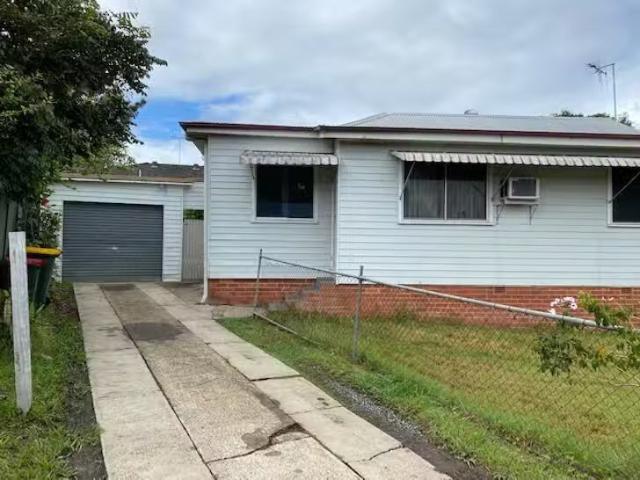 Cozy 2 BR 2/4 Commerce Lane, Taree, NSW 2430