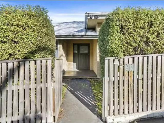 Charming 2 BR 24 Quayle Street, SANDY BAY House for rent List.
