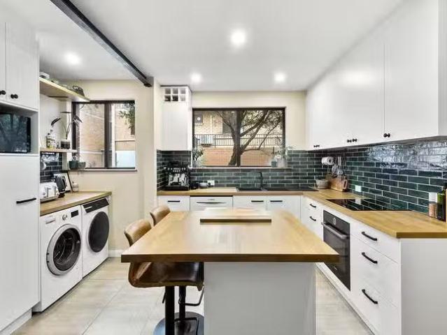 Nice 2 BR 2/54 Keira Street, Wollongong, NSW 2500