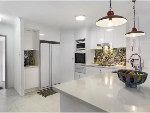 Just in! 2 BR 25/15 17 South Street, COOLANGATTA House for ren.