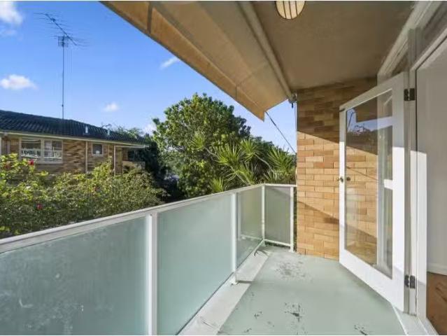 Deal! 2 BR 2/5 Livingstone Place, Newport Apartment for rent.