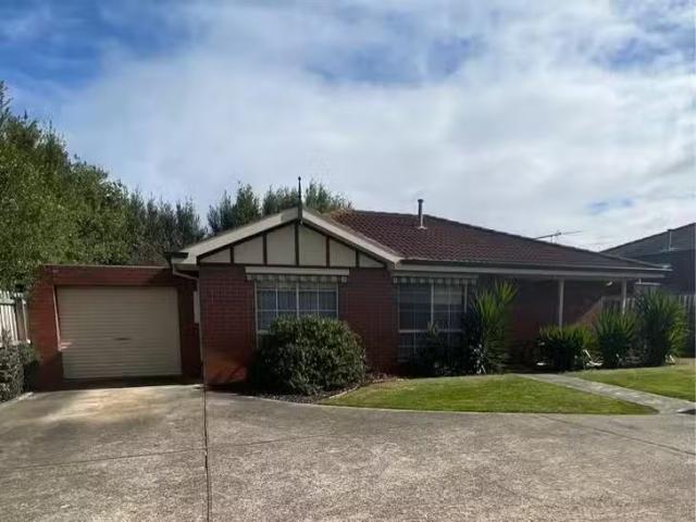Nice 2 BR 2/62 Glastonbury Drive, Highton, VIC 3216