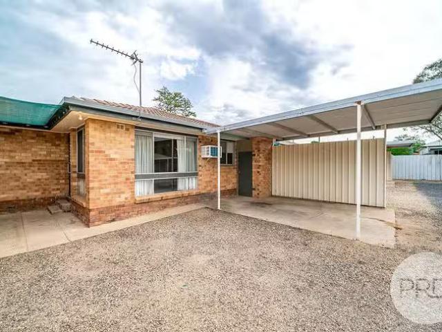 Just in! 2 BR 2/6 Veale Street, Ashmont, NSW 2650
