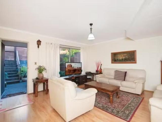Cheap 2 BR 27/102 Crimea Road, Marsfield Townhouse for rent L.