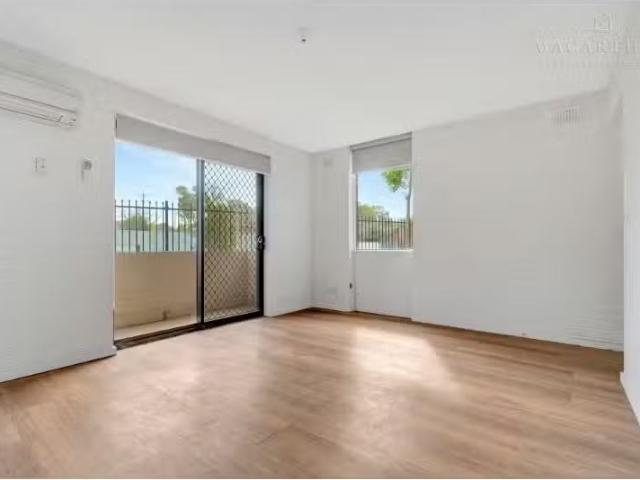 Unique 2 BR 2/80 Fay Avenue, Kooringal Apartment for rent Lis.
