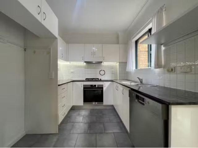Charming 2 BR 2/98 O'Connell Street, North Parramatta Apartmen.