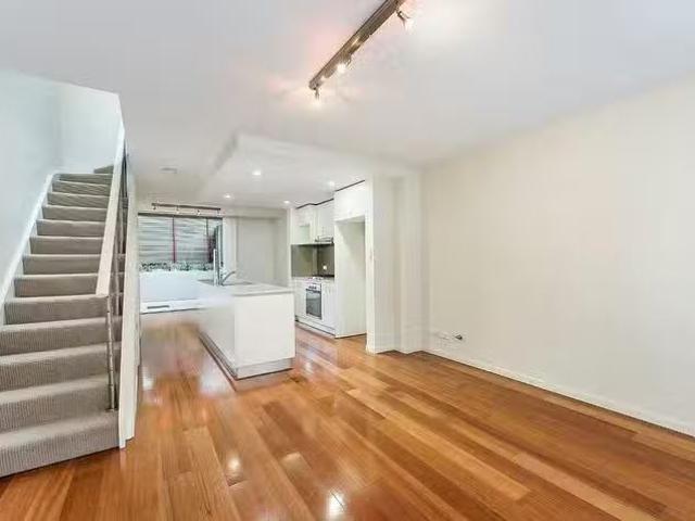 Cheap 2 BR 29 Foss Street, Forest Lodge, NSW 2037