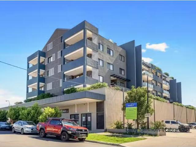 Nice 2 BR 305/45 47 Peel Street, Canley Heights Apartment for.