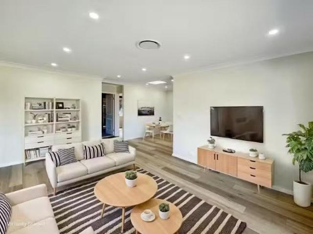 Unique 2 BR 30/69 71 Bruce Ave, BELFIELD House for rent Liste.