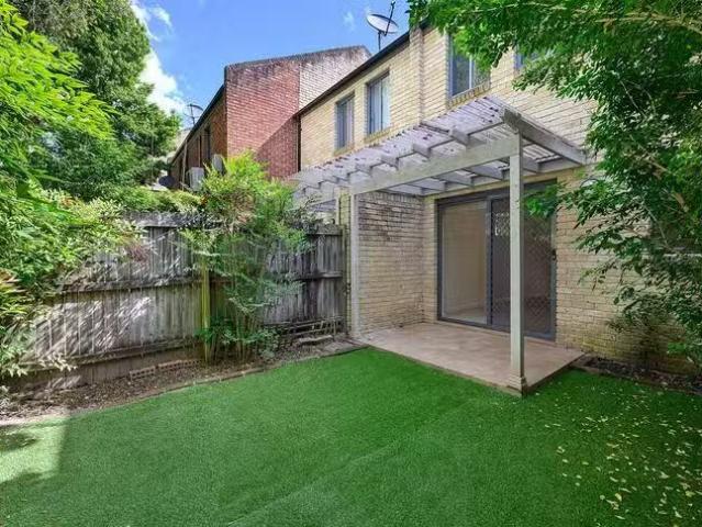 Charming 2 BR 3/24 36 Pacific Highway, Wahroonga, NSW 2076