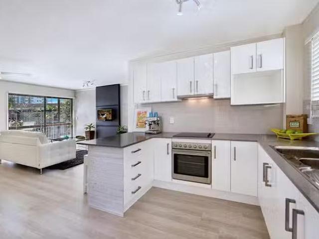 For Rent! 2 BR 3/26 Thomas Drive, Surfers Paradise, QLD 4217