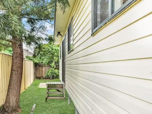 Nice 2 BR 32A Woodview Road, Oxley Park Apartment for rent Li.