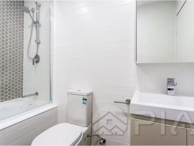 Just in! 2 BR 34/23 39 Telopea Avenue, Homebush West Apartment.