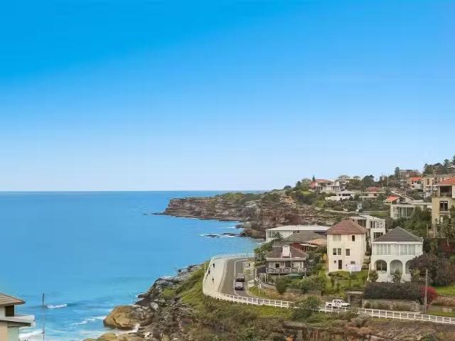Just in! 2 BR 3/5 Silva Street, Tamarama Apartment for rent L.
