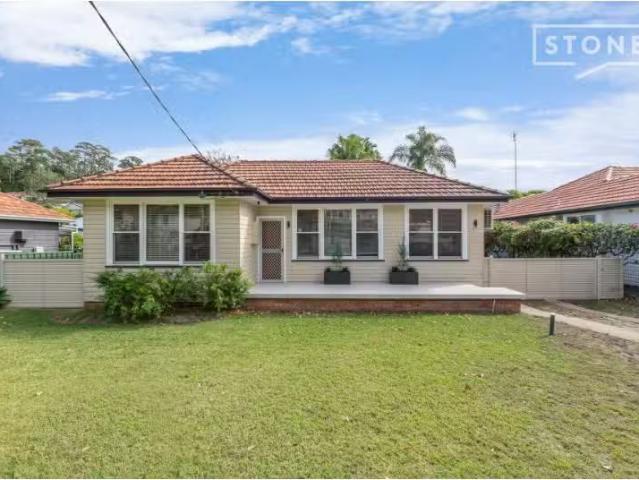 For Rent! 2 BR 36 Claremont Avenue, Adamstown Heights House fo.