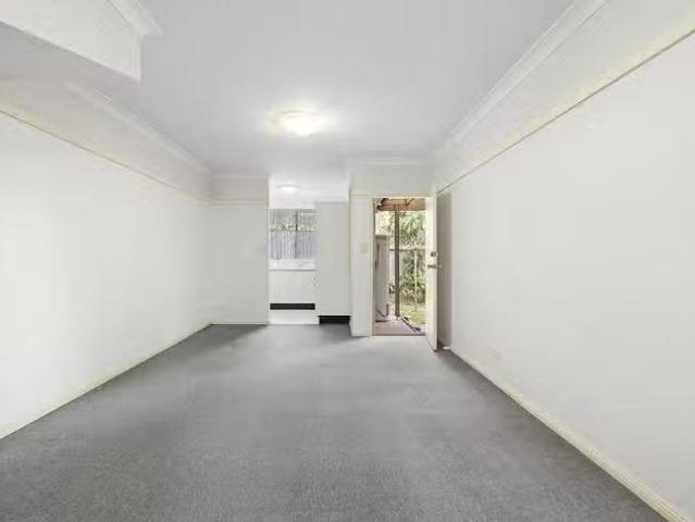 Nice 2 BR 3/81 Jersey Street North, Hornsby, NSW 2077