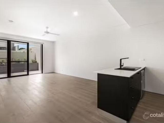 Cheap 2 BR 3/928 930 Anzac Parade, Maroubra Apartment for rent.
