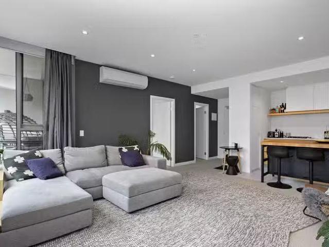Just in! 2 BR 402/15 Bond Street, Caulfield North, VIC 3161