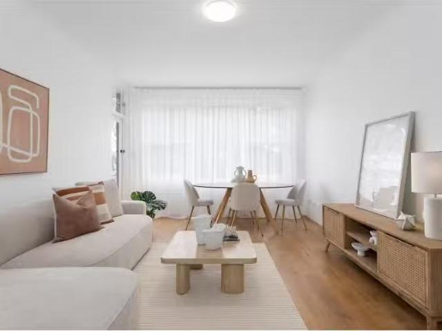 Nice 2 BR 4/158 160 Chuter Avenue, Sans Souci Apartment for re.