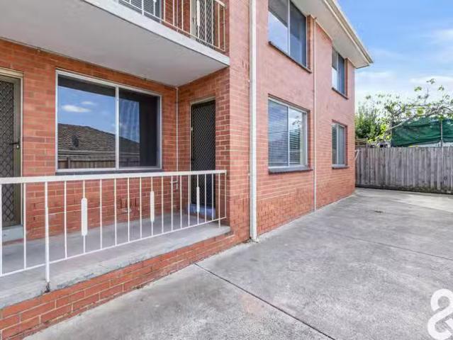 Deal! 2 BR 4/106 Keon Street, Thornbury, VIC 3071