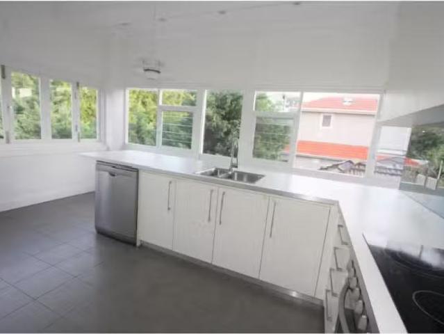 Cozy 2 BR 4/29 Lennox Street, BELLEVUE HILL Apartment for rent.